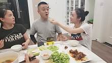 【黄三儿在越南】我不吃她们逼我吃！