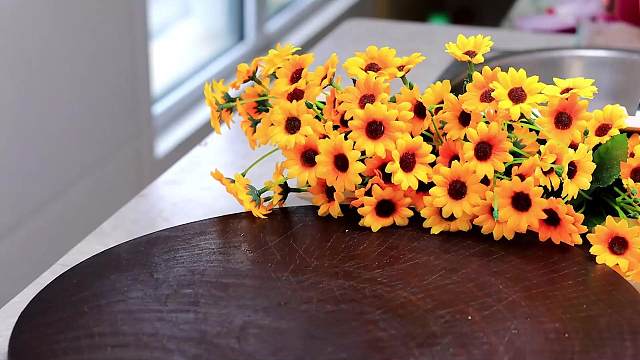 难怪饭店的凉拌菠菜那么好吃，其实有诀窍，3分钟就学会