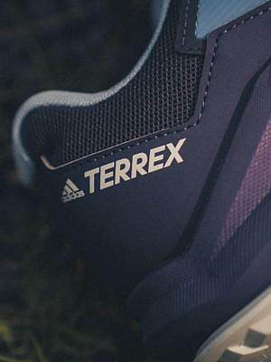 适应各种地形的户外跑鞋，@adidas TERREX 的越野跑鞋TRAIL RIDER终于派上了用场