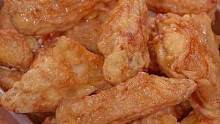 鸡翅不要总是可乐了，试试这个方法，咸香酥脆孩子更喜欢～