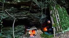 雨林中的生存露营 - 避难所和石壁炉，烹饪,户外荒野露营