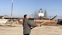 铁锹拍篮球进筐！