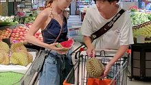 第一次和相亲对象逛超市就遇到这个事，我们到底合不合适