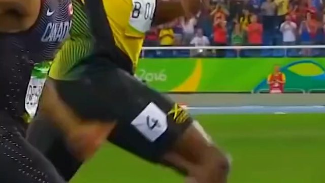 比赛我是认真的，我的笑容也是认真的