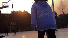晚霞一天只有八分钟 爱你不止于这一次 打篮球的女生