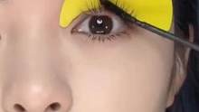 手残党姐妹都给我冲这个#眼妆辅助器 ！！睫毛眼线卧蚕一次性搞定！硅胶设计一擦就干净#拯救手残党 #眼