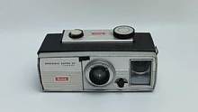 长得像收音机，其实是一台胶片相机。1961年美国Kodak Brownie Super 27 #胶片