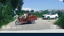 视频车不踩刹车 是不是觉得别人全责