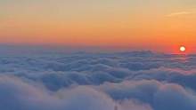 这是昨天早上延时摄影拍了一个多小时的成果，一个多小时的努力只为这几秒#日出云海 #清晨第一缕阳光 #