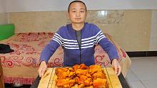 150买3个猪蹄2个肘子，大冬做 “烤猪蹄”，干料一撒味道不输卖的