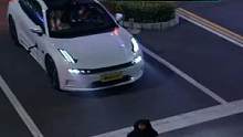 夜间自行车闯红灯测试，谁的表现更好？#新能源汽车#懂车帝热门新能源e决胜负 