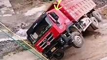 开车需谨慎，安全第一位#交通安全 #危险瞬间 #道路千万条安全第一条