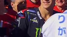 两位世界冠军争夺者的赛后拥抱❤️#motogp #杜卡迪 #雅马哈 