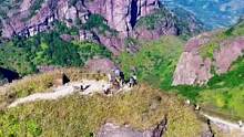 这里就是平和灵通岩寺后面的山顶，走寺庙后面的登山道可以直达这山顶，风景优美，请你一定要去一次#旅行大