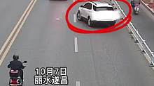 车门被撞出一个坑（供稿：丽水交警）#交通安全 #文明出行 #道路千万条安全第一条