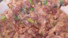饺子肉馅这样调真的太香了，肉馅鲜嫩又多汁，包包子饺子都特别赞，一家老小都喜欢#饺子馅 #妈呀太香了