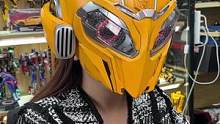 #手办 可穿戴的大黄蜂头盔，进入战斗模式的样子很“二哥”！#变形金刚 #大黄蜂 @DOU+小助手