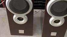 #功放音响 威发环绕音一对，也可以作对小音箱使用，钢琴烤漆，全原装实物拍摄！