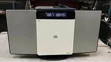 JBL CD播放机 外观八成新，所有功能正常使用，可以连接蓝牙，用USB，收音都可以， CD读盘正常