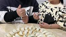 茶爸包饺子没放盐，结果……