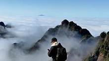 2022.10.15日，黄山出现大云海！大旱年能有如此大景，简直是太难得了！此景只有天上有，人间难得