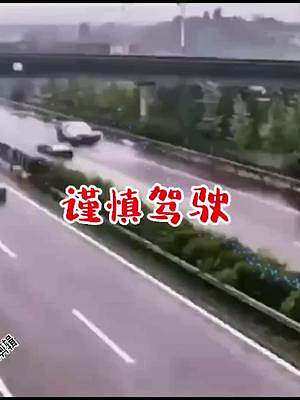 汽車反光貼紙，保持車距安全警示車貼，車標(biāo)個(gè)性貼，車身劃痕遮擋反光貼，點(diǎn)擊下方小黃車購買吧