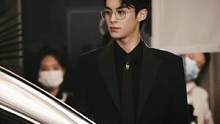 #王鹤棣以爱为营西装眼镜造型路透 #王鹤棣以爱为营开机路透 霸总范儿十足！