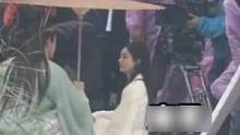 #赵丽颖林更新新剧撑伞氛围感 古色古香，已经想到播出时会有多唯美了！