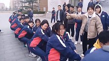拔河比赛，班主任杀，表情亮了，你们的老师也这么可爱吗，老师比学生还紧张