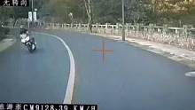 山路骑行跟车别着急，乱了节奏遇上危险难躲避，切记不过黄实线这条规矩既是保护别人也是保护自己#摩托车事
