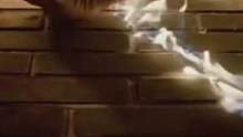 烧纸烧到一半的时候 千万不能用水把火给扑灭了  不然后果很严重 #电影 #影视剪辑 #精彩片段 #我