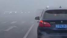 雾天千万不要开双闪，看完这个视频你就知道了！ #汽车 #开车 #安全