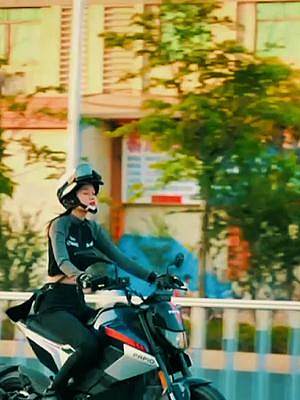 這一路的跌跌撞撞，就是成長；千般的滋味，正是人生#愛機車愛生活 #女騎 #騎帥不騎快 #PAPION