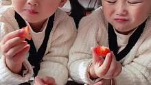 这草莓吃嘴里，再也不要了 #冬天的第一颗草莓 #人类幼崽到底有多可爱 #我的小公主长大了