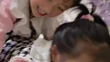 好久不见，还能分出小姐俩嘛 #你笑起来真好看 #搞笑萌娃视频