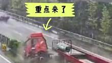 下雨天行车的危险性 #雨天路滑小心驾驶 #交通安全 #惊险一幕