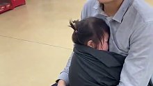 爸爸的外套太有安全感了