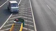 路口早准备，实线禁变道。#道路千万条安全第一条 #交通事故警示录 #遵守交通规则文明出行 #守法规知