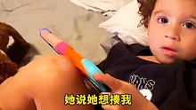 妈妈和三岁女儿说，自己被欺负了，女儿的反应