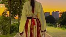 夕阳下的红显得格外美！女孩子酷一点怎么了#我的国风新衣 #汉服出行
