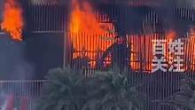 12月9日广西桂林，一酒楼起火，明火从建筑外墙涌出，火势猛烈聚集大量黑烟。#火灾现场