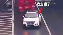 开车禁忌随意变道。#道路千万条安全行车第一条 #遵守交通规则珍爱生命 #交通事故警示录 #文明守法平