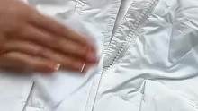 羽绒服棉服不能经常洗，袖口领口脏的地方就用清洁湿巾擦一擦，擦的干净还不留印子，很实用#羽绒服清洁湿巾