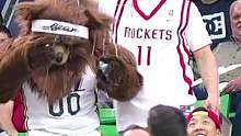 盘点NBA吉祥物的搞笑瞬间，这也太会整活了！#搞笑nba #dou来nba