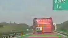 高速公路恶意别车，交警：必须处罚 