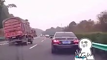 真的是有惊无险：你们说他是不是老司机​​​​