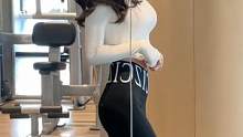笑口常开，好彩自然来#健身穿搭 #运动女孩 #瑜伽服搭配 #爱健身的小姐姐 #显高显瘦显腿长