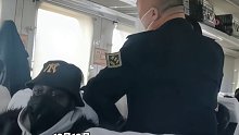 64岁老太太说18岁学生调戏她，列车长：惹不起躲得起…