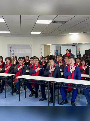 2021懷揣理想與斗志，盡管依舊有不如意和遺憾，但這就是生命應(yīng)該有的樣子。2022舉杯圍爐，步履不停