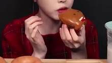 奶油甜甜圈大口大口塞，好满足#韩国吃货主播 #咀嚼音 #咀嚼音吃播 #妈呀太香了 #吃货日常